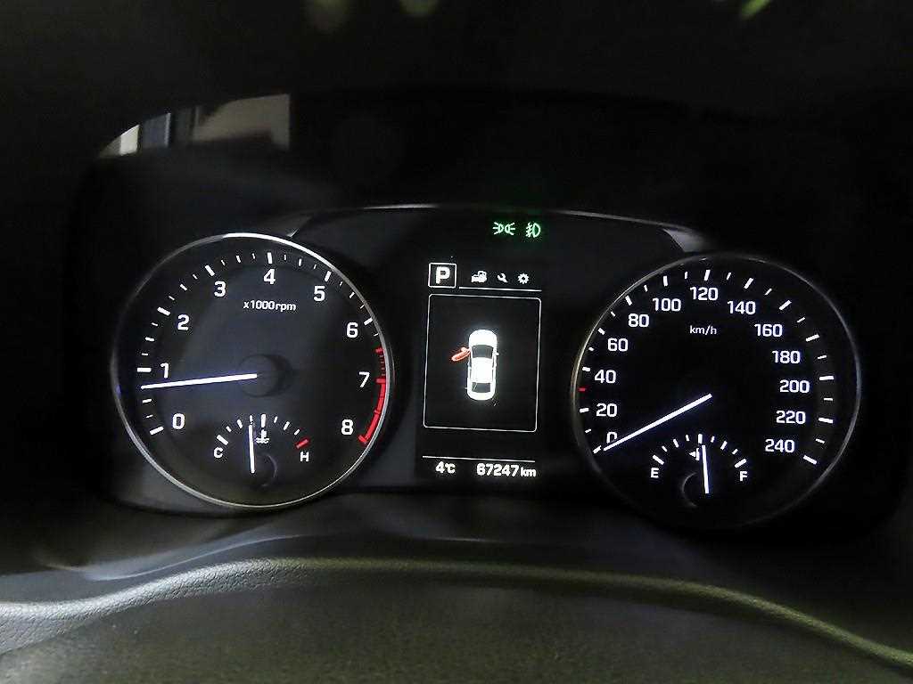 HYUNDAI Avante - Vista 9