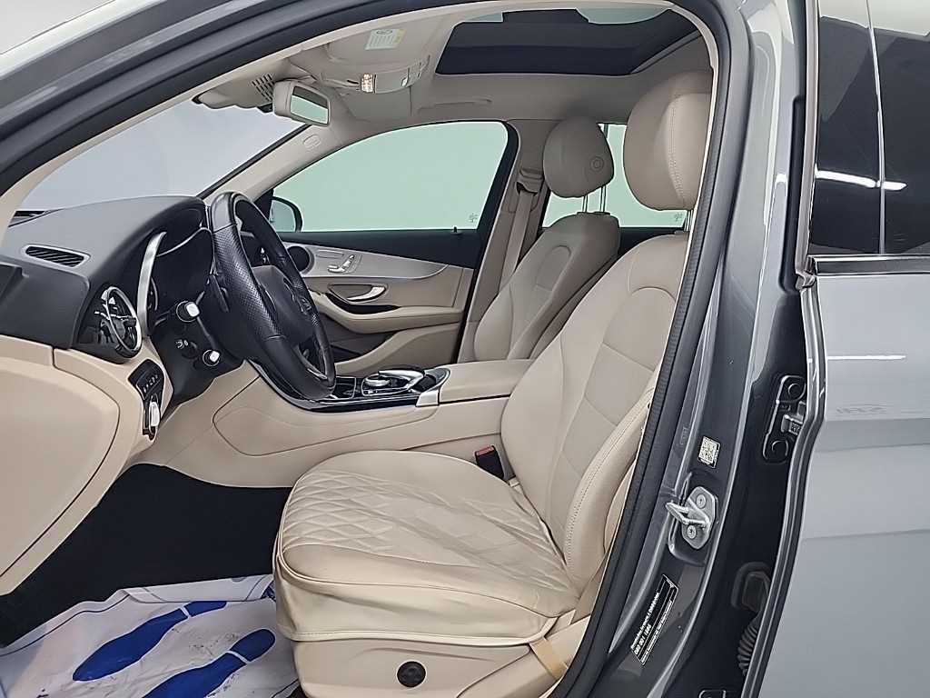 Mercedes Benz GLC Class - Vista 11