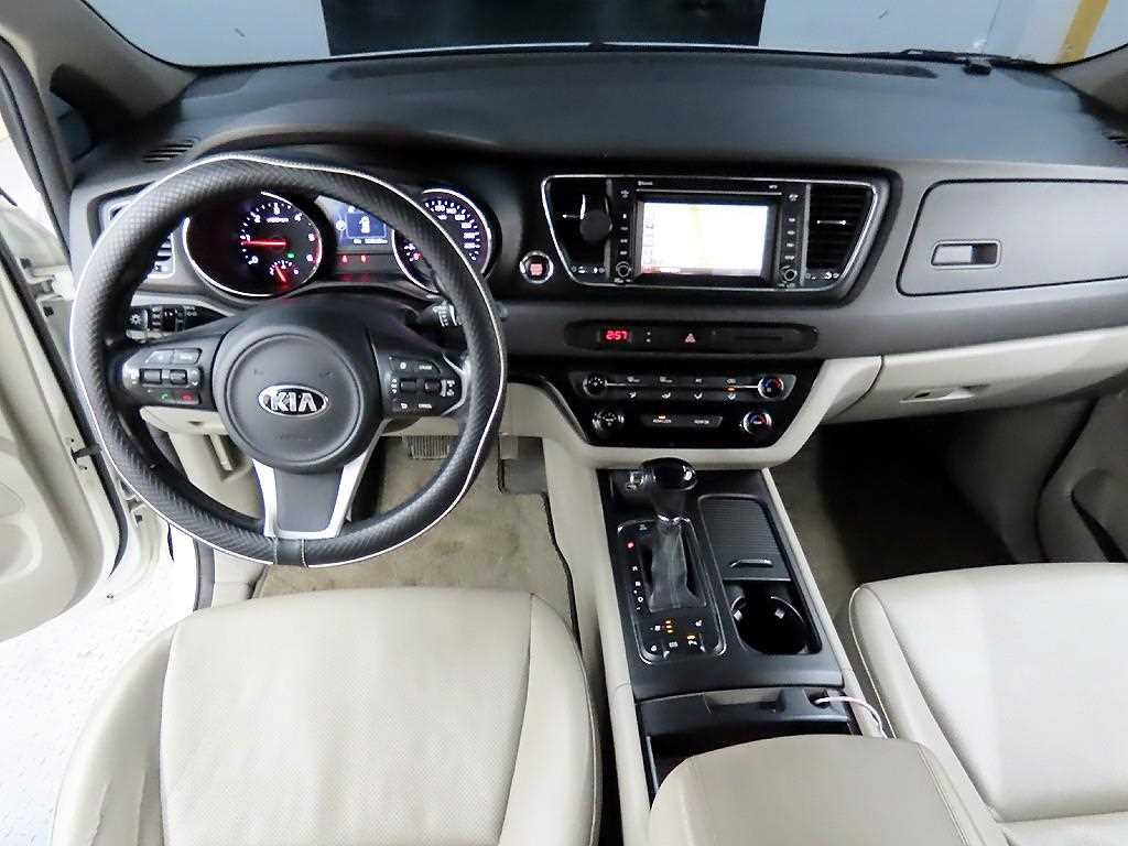 KIA Carnival - Vista 7