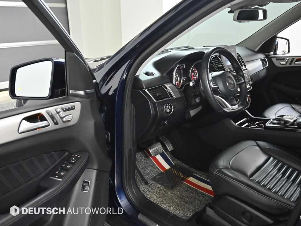 Mercedes Benz GLE Class - Vista 11