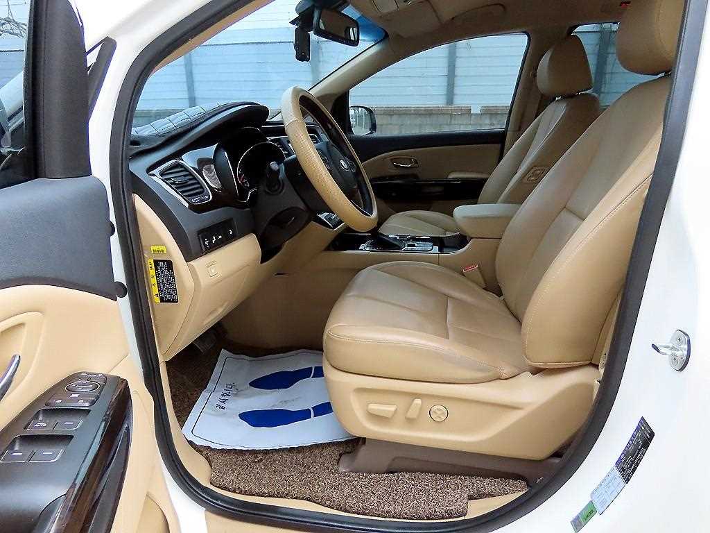 KIA Carnival - Vista 5