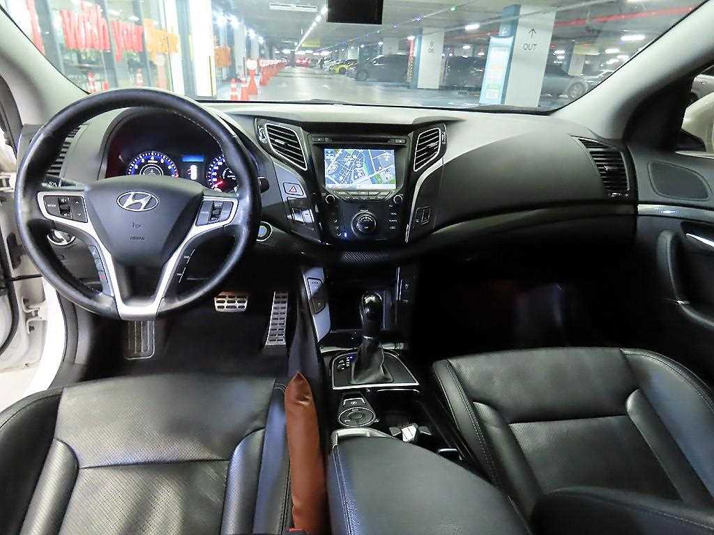 HYUNDAI i40 - Vista 9