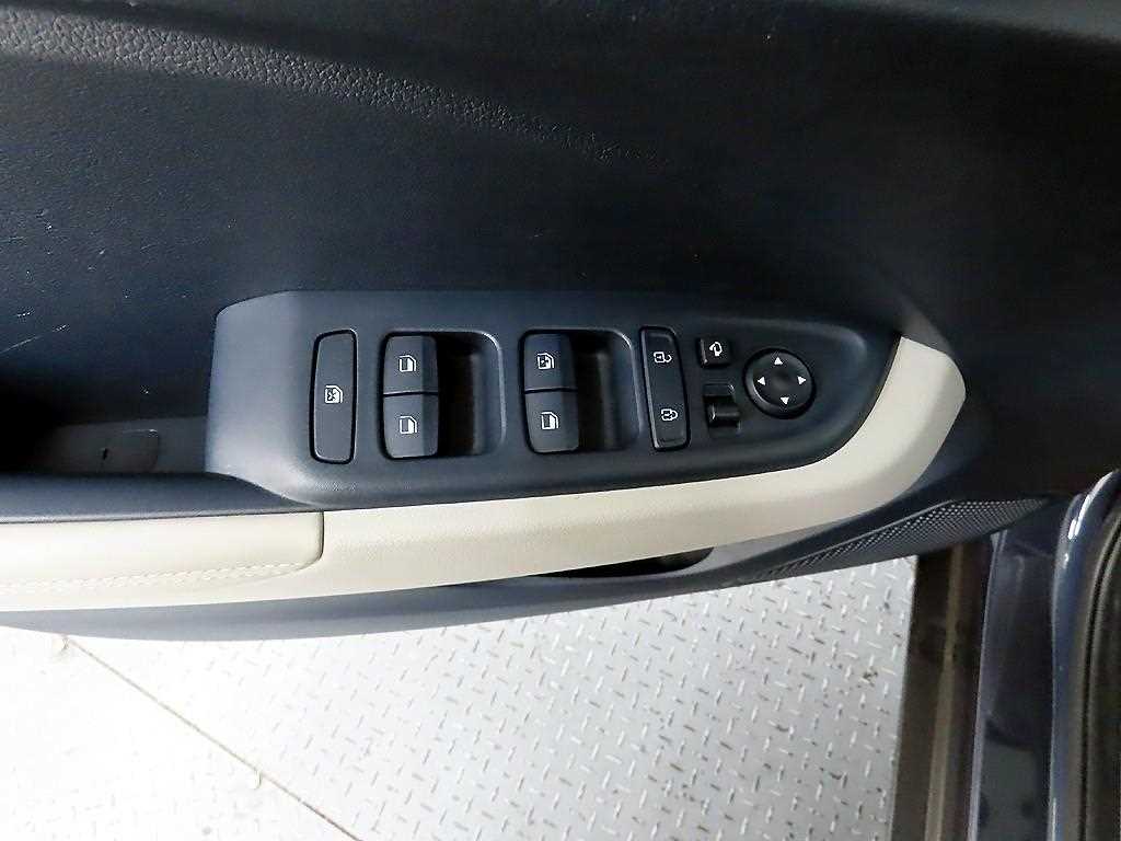 HYUNDAI Venue - Vista 11