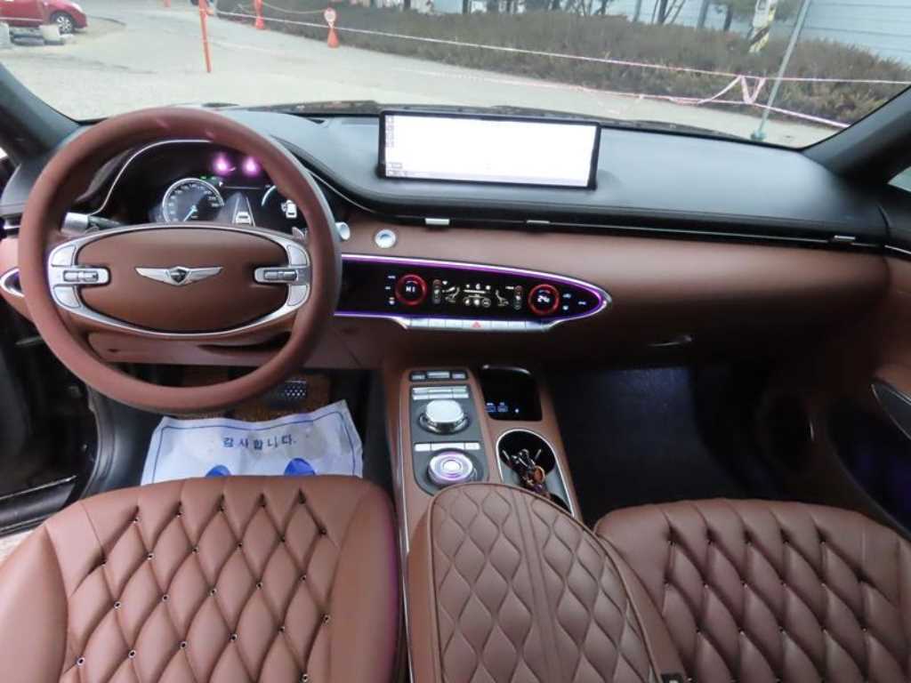 Genesis GV70 - Vista 9