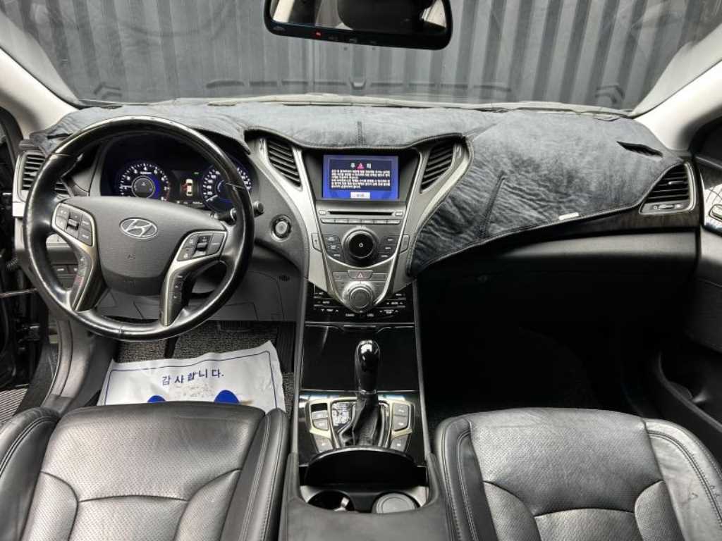 HYUNDAI Grandeur - Vista 10