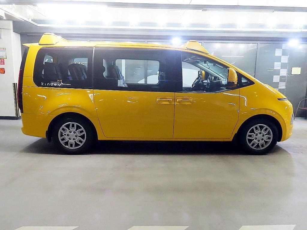 HYUNDAI Staria - Vista 3