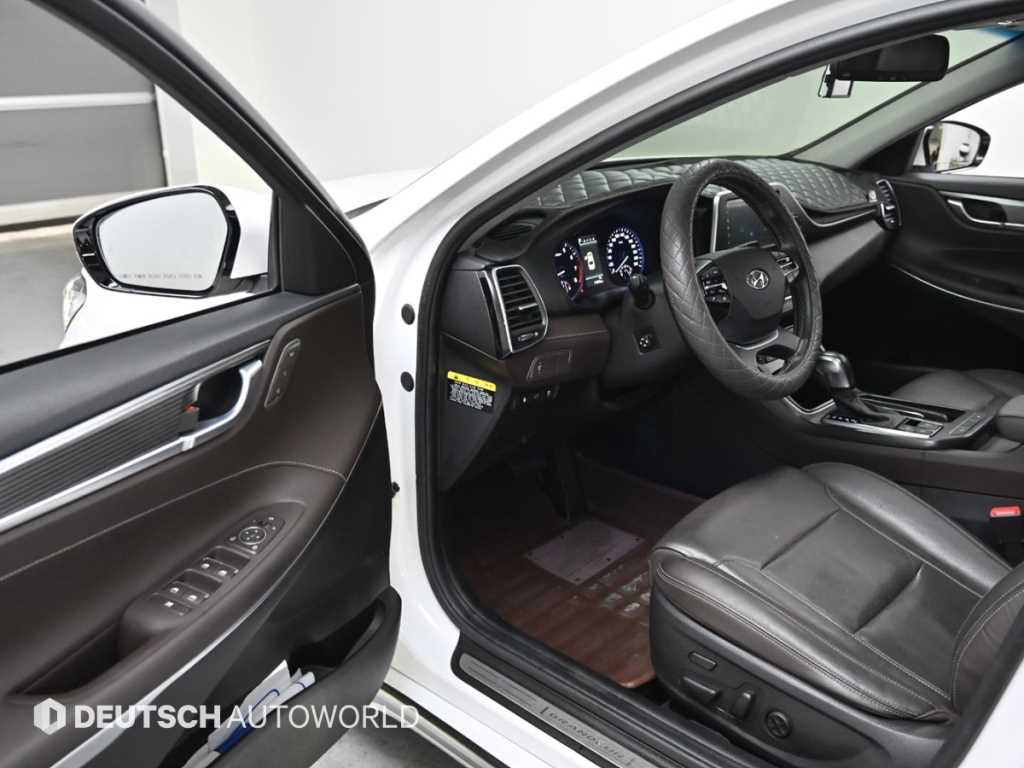 HYUNDAI Grandeur - Vista 11