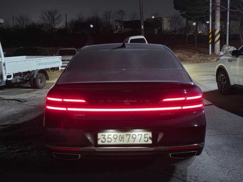 Genesis G90 - Vista 4