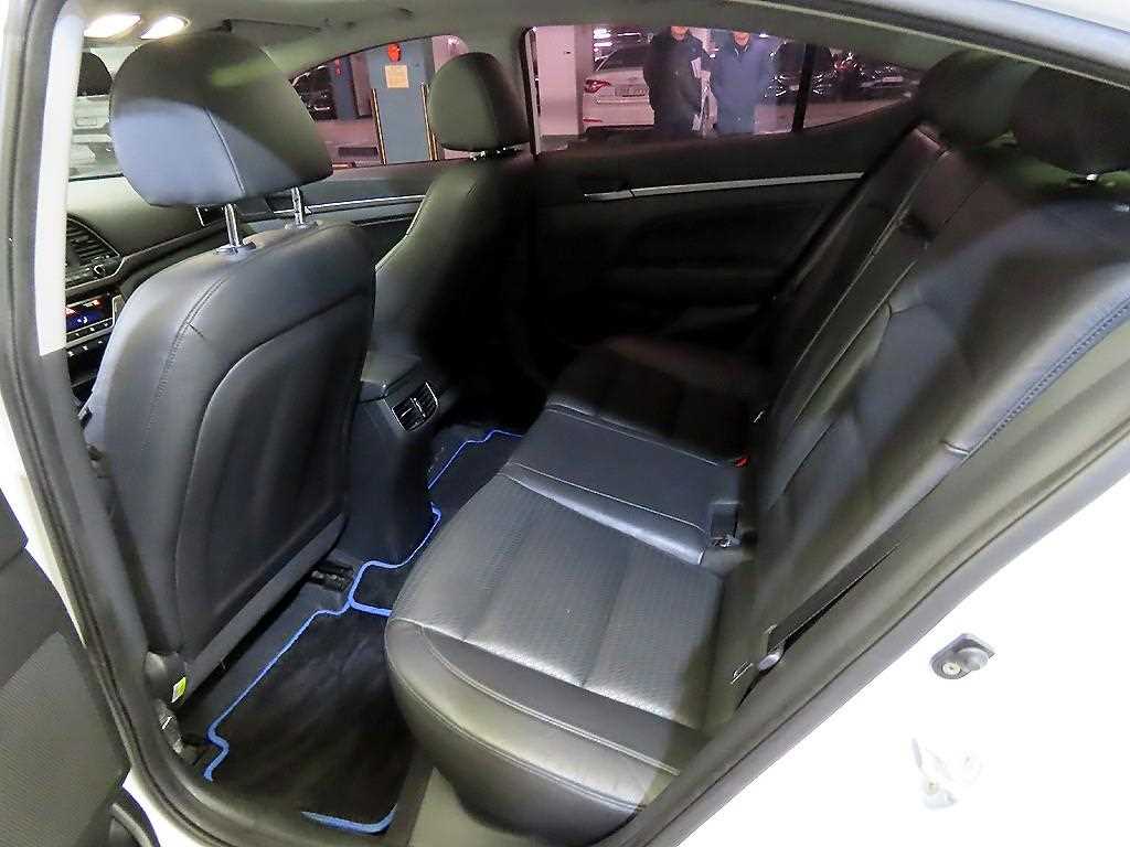 HYUNDAI Avante - Vista 7