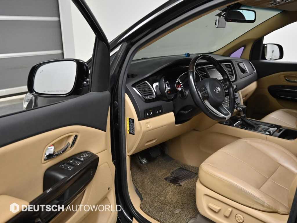 KIA Carnival - Vista 11