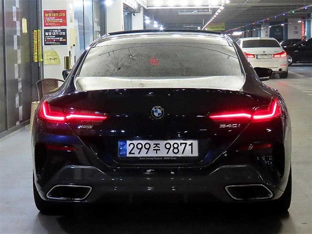 BMW 8 Series - Vista 5