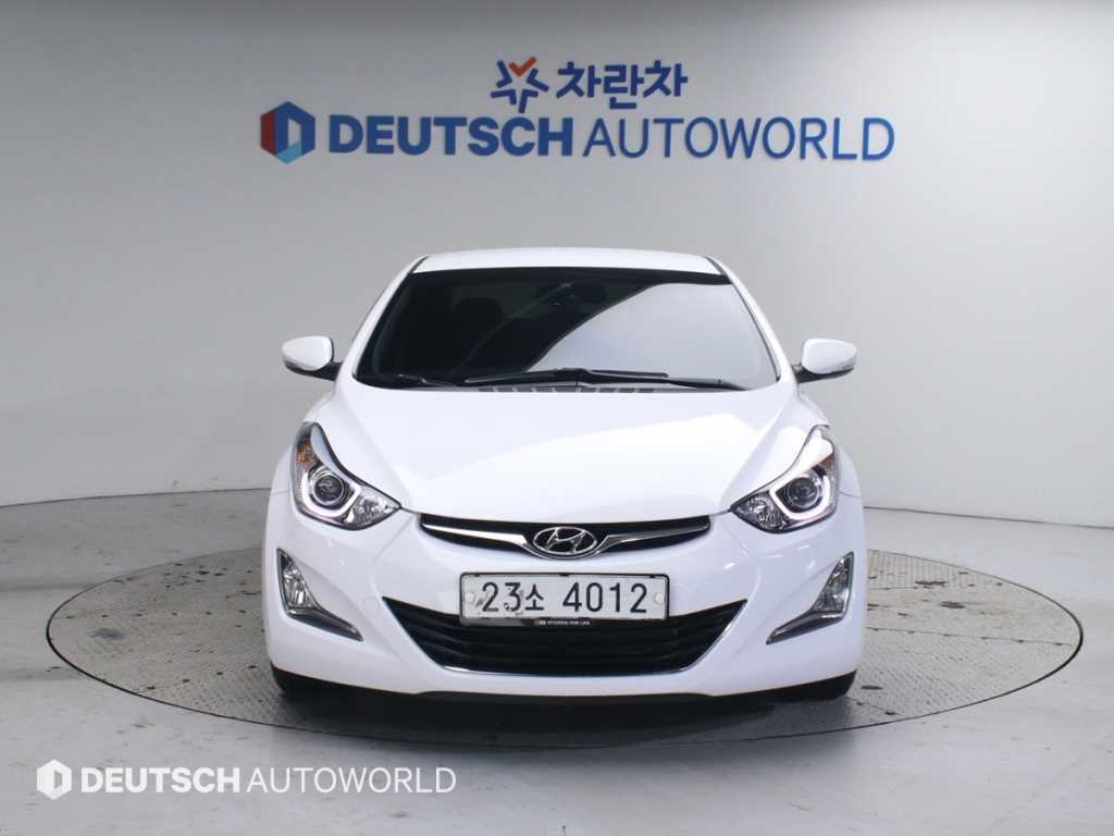 HYUNDAI Avante - Vista 3