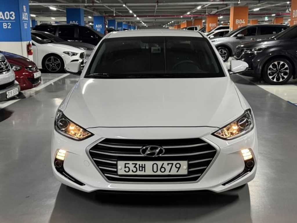 HYUNDAI Avante - Vista 3