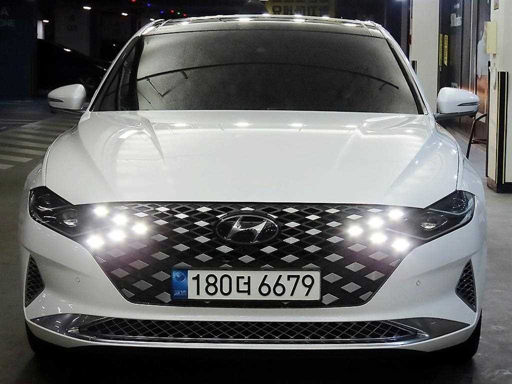 HYUNDAI Grandeur - Vista 3