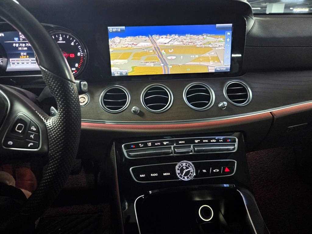 Mercedes Benz E class - Vista 10