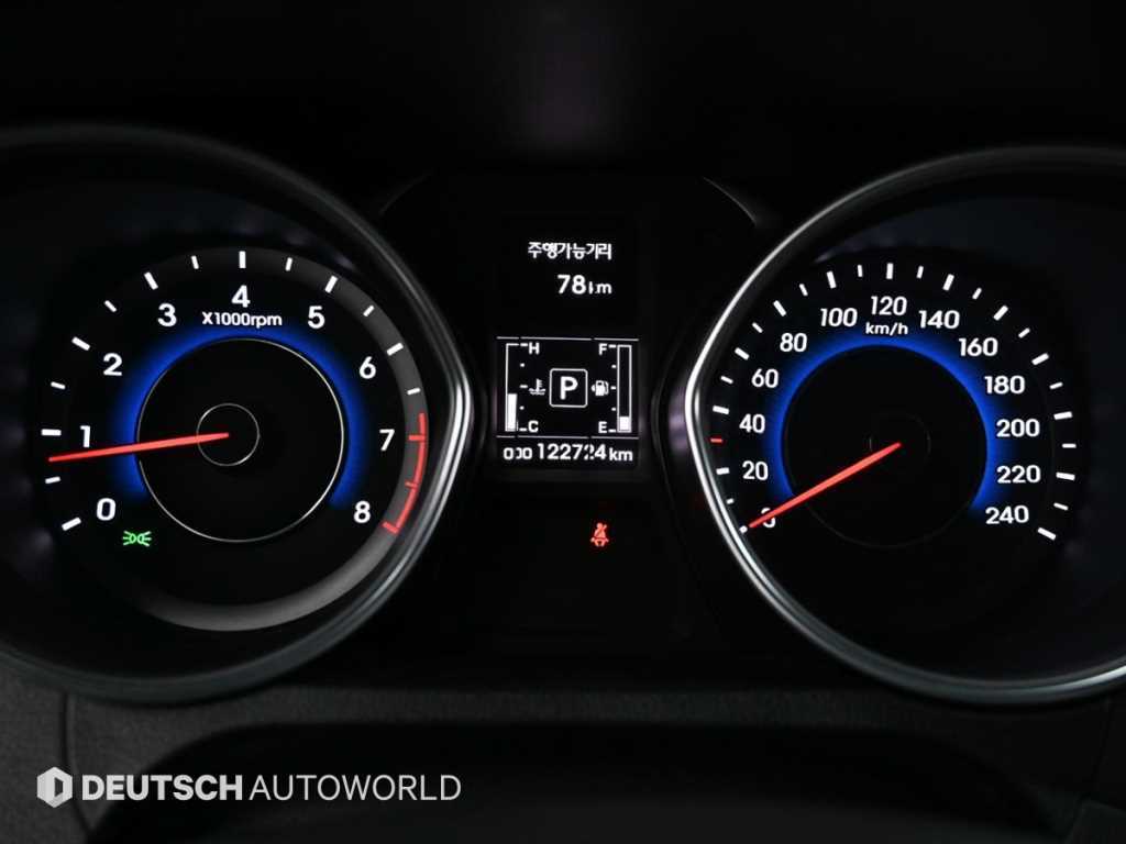 HYUNDAI Avante - Vista 8