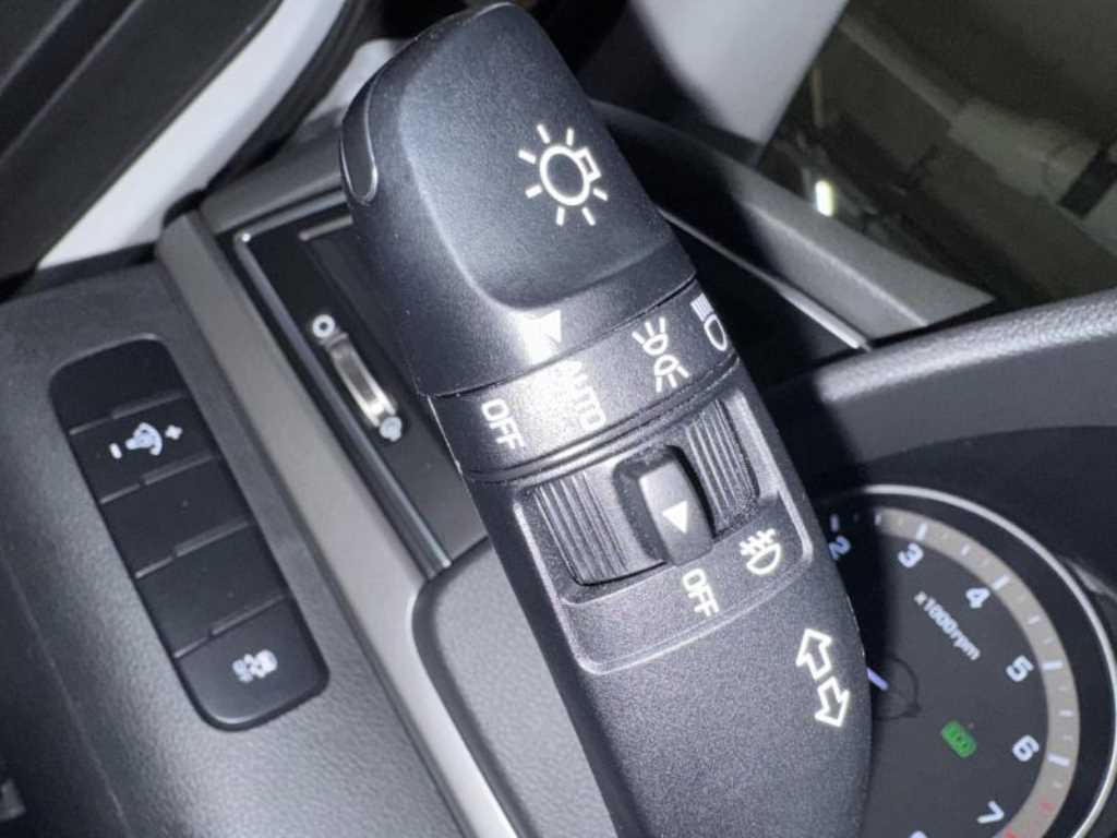 HYUNDAI Avante - Vista 12