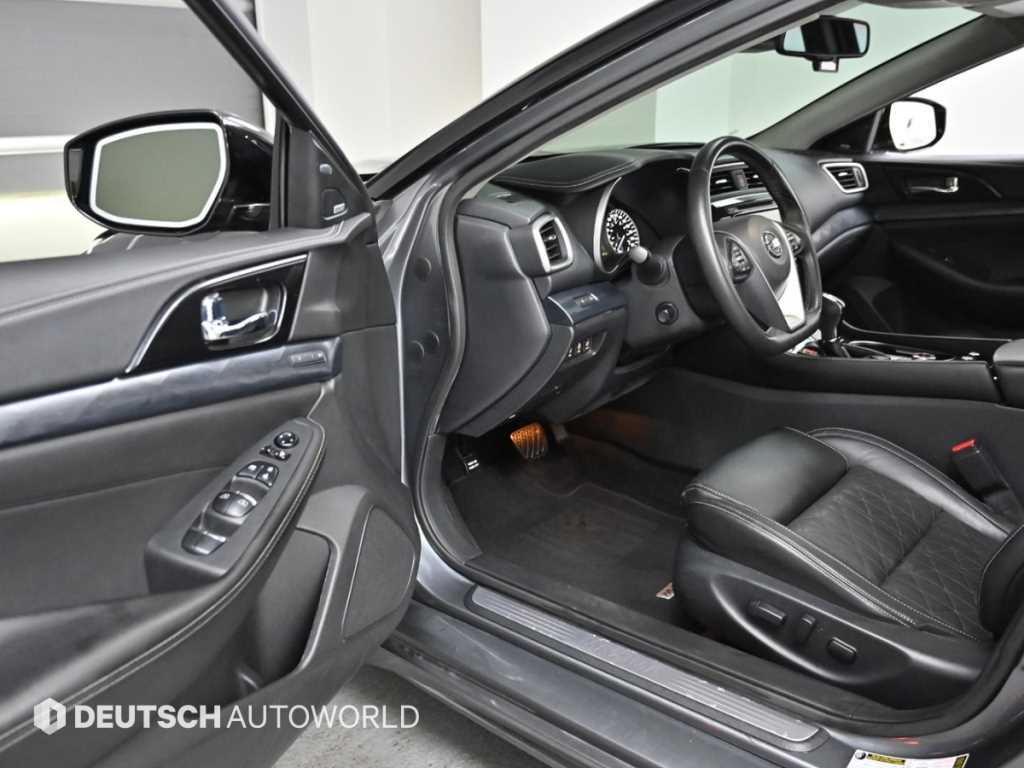 Nissan Maxima - Vista 11