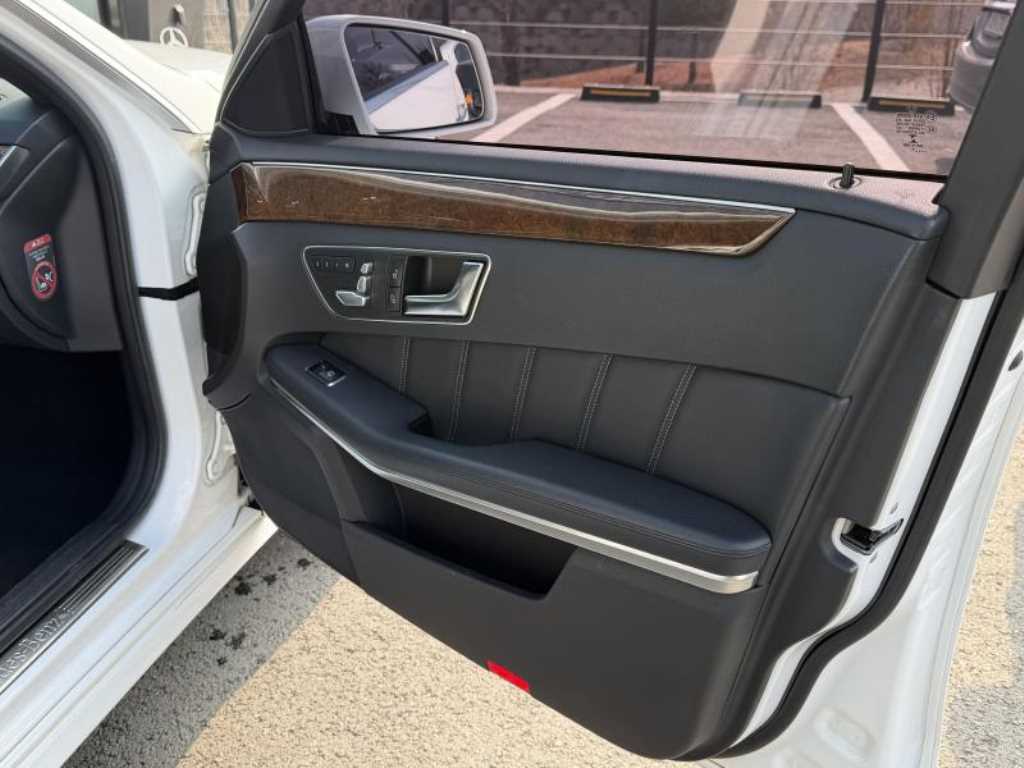 Mercedes Benz E class - Vista 12