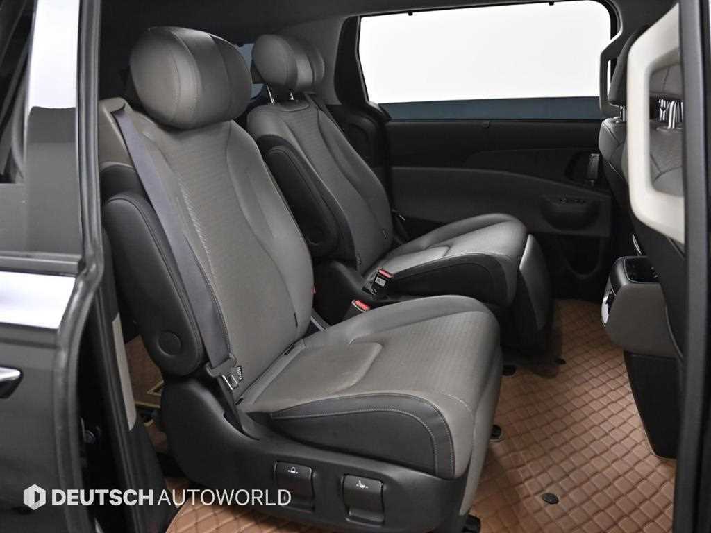 KIA Carnival - Vista 12