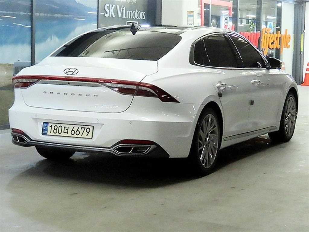 HYUNDAI Grandeur - Vista 5
