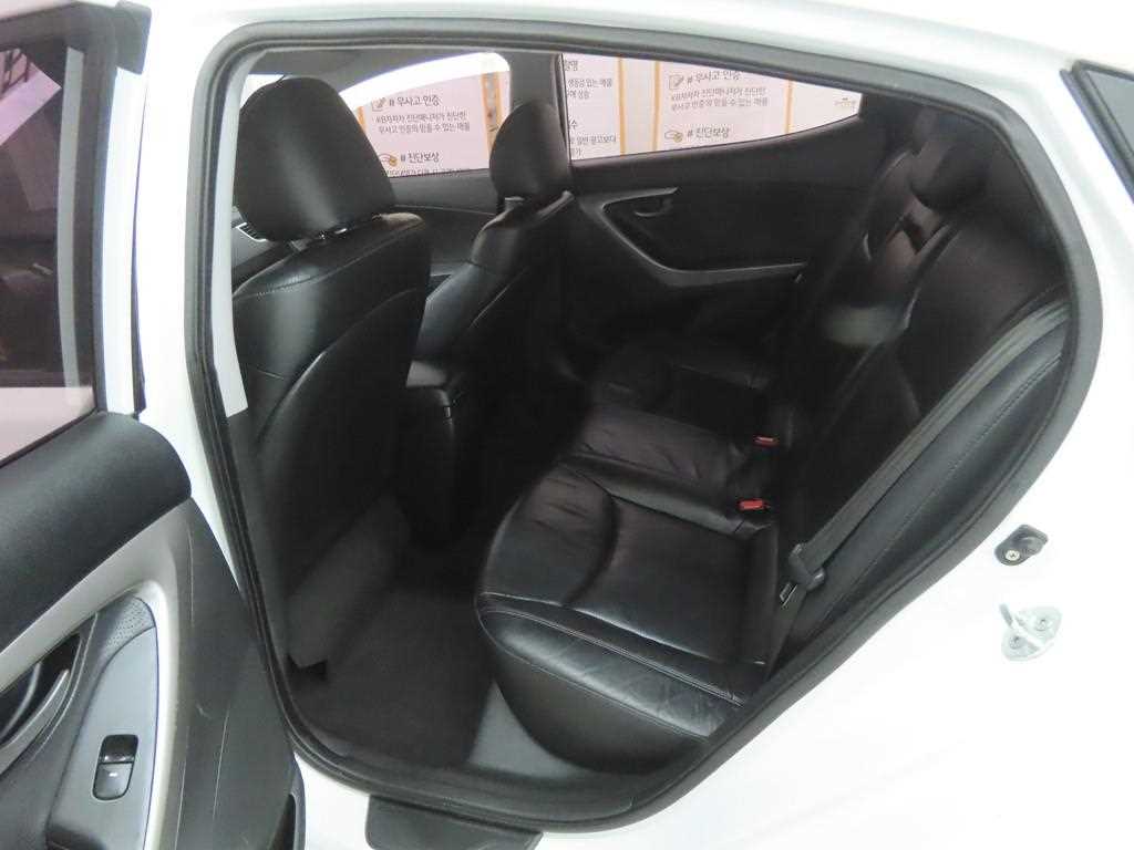 HYUNDAI Avante - Vista 6