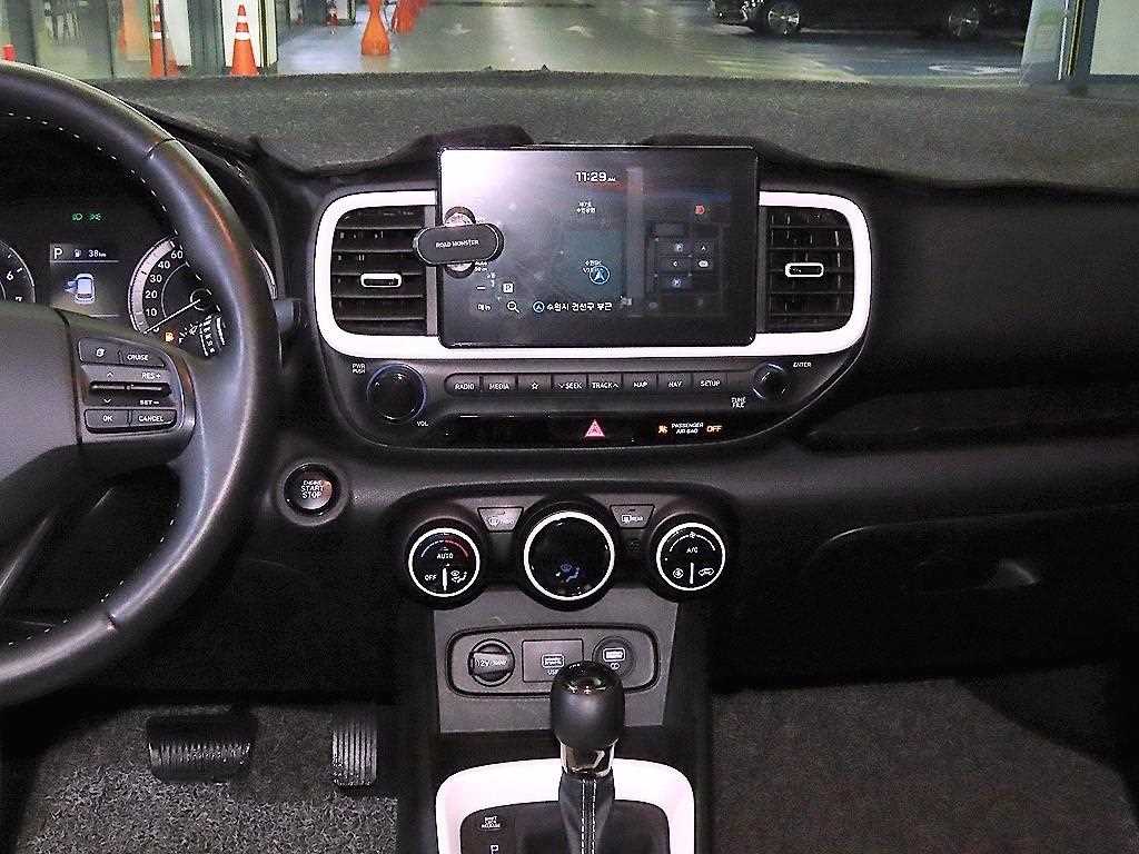 HYUNDAI Venue - Vista 11