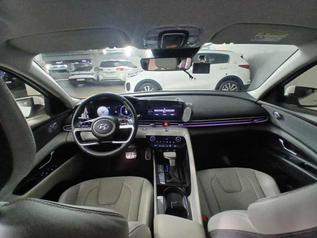 HYUNDAI Avante - Vista 6