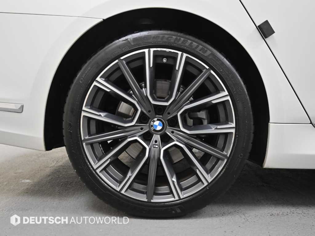 BMW 7 Series - Vista 5