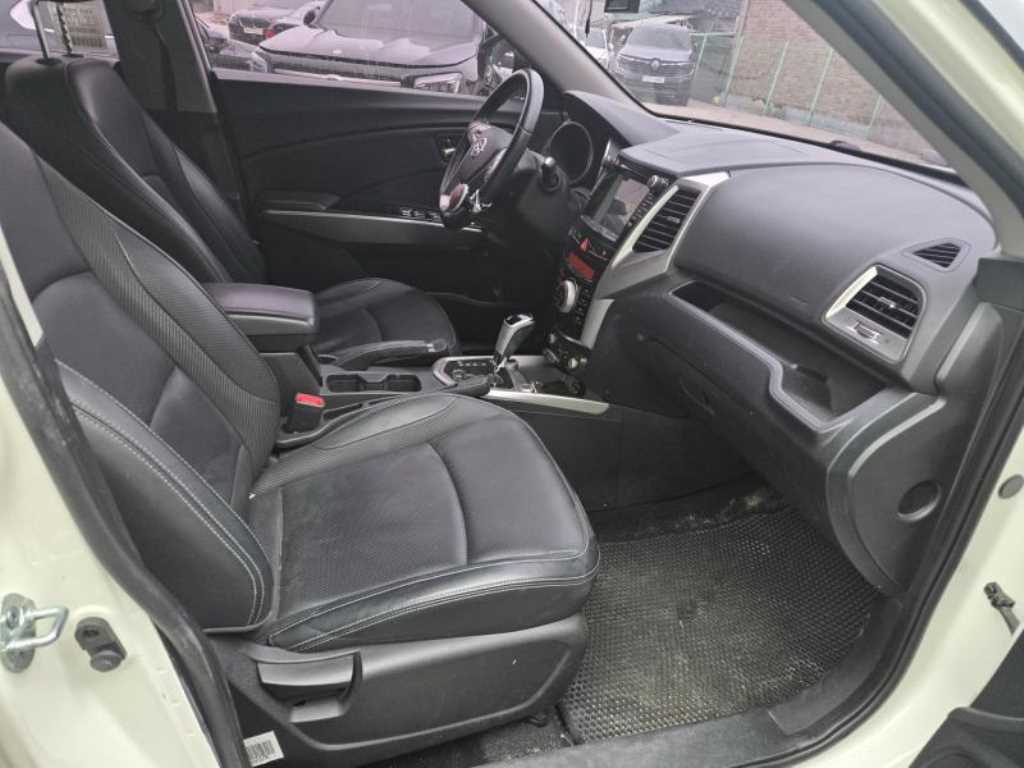 Ssangyong Tivoli 2015 Blanco - Importación desde Corea - HF Imports Iquique - Foto 14