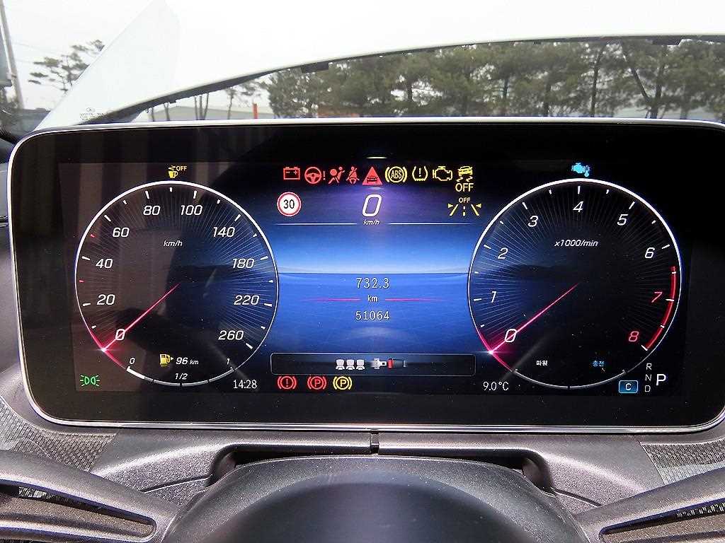 Mercedes Benz C Class - Vista 9