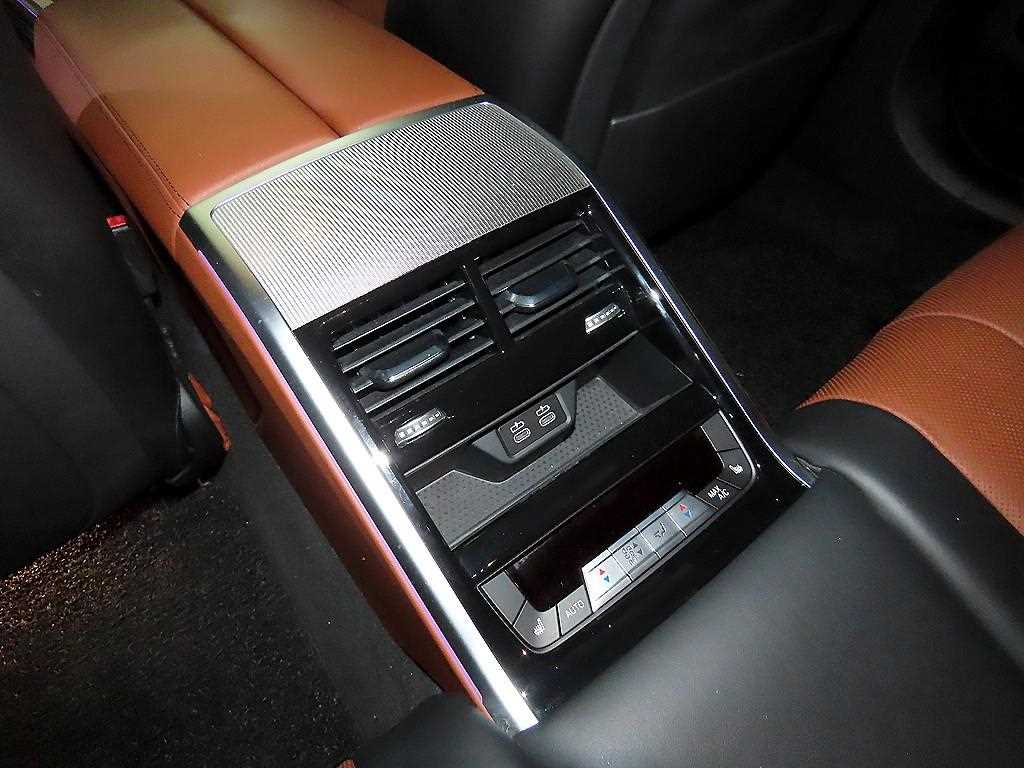 BMW 8 Series 2021 Negro - Importación desde Corea - HF Imports Iquique - Foto 15