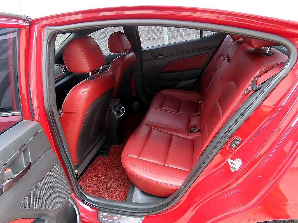 HYUNDAI Avante - Vista 6