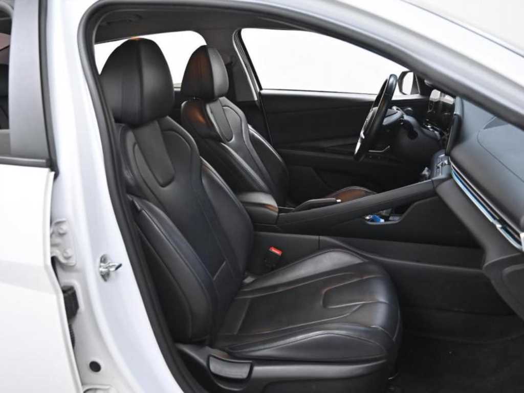 HYUNDAI Avante - Vista 10