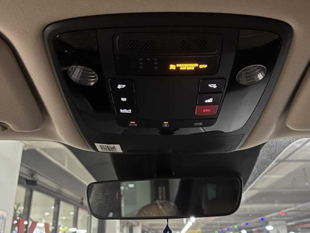 KIA Carnival - Vista 10