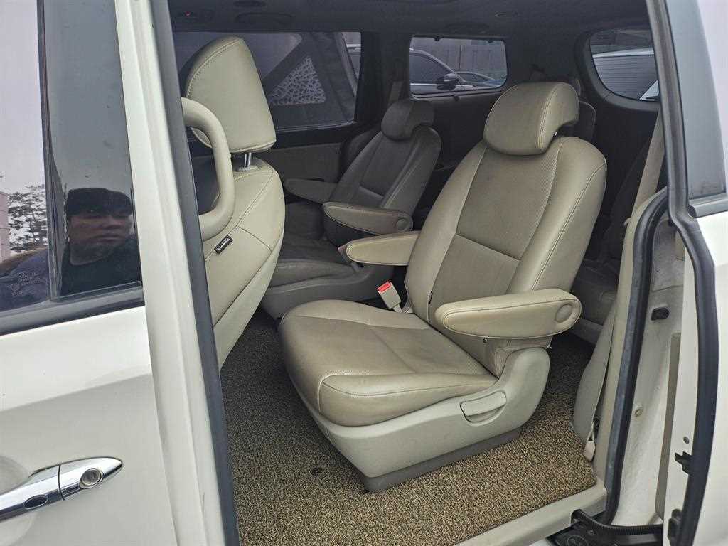 KIA Carnival - Vista 5