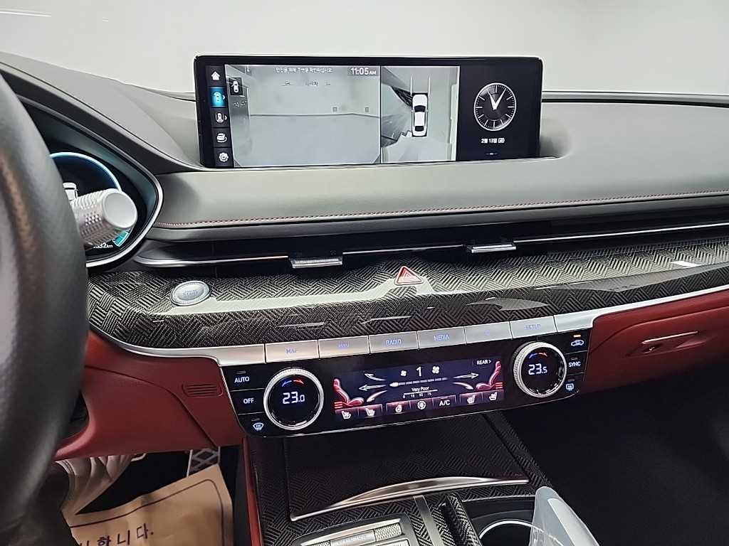 Genesis G80 - Vista 10