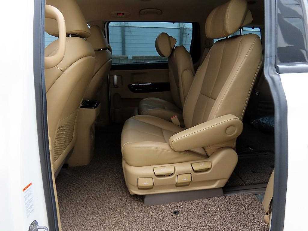 KIA Carnival - Vista 6