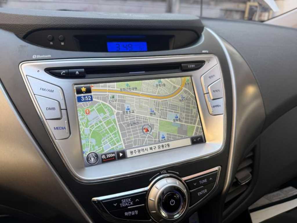 HYUNDAI Avante - Vista 7