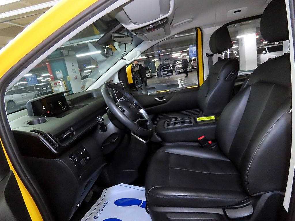 HYUNDAI Staria - Vista 6