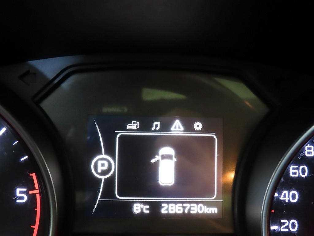 KIA Carnival - Vista 10