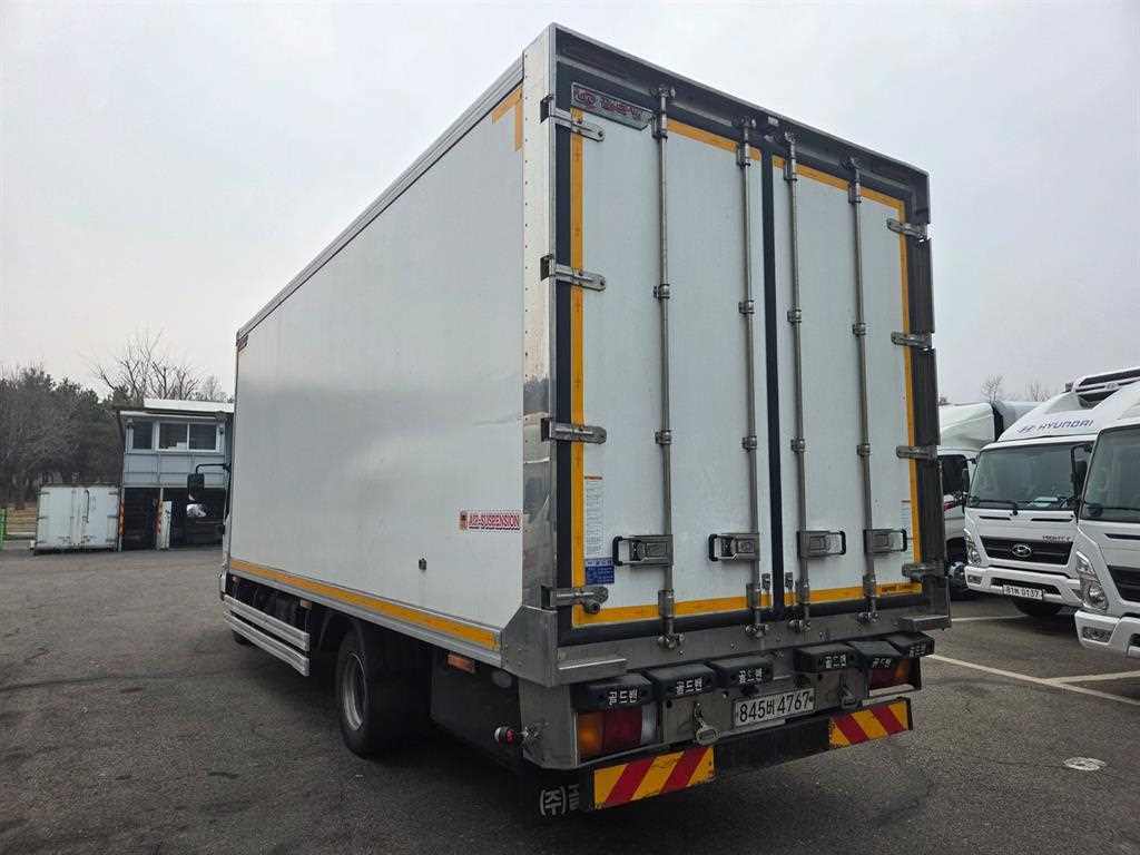 medium and large cargo truck - Vista 4