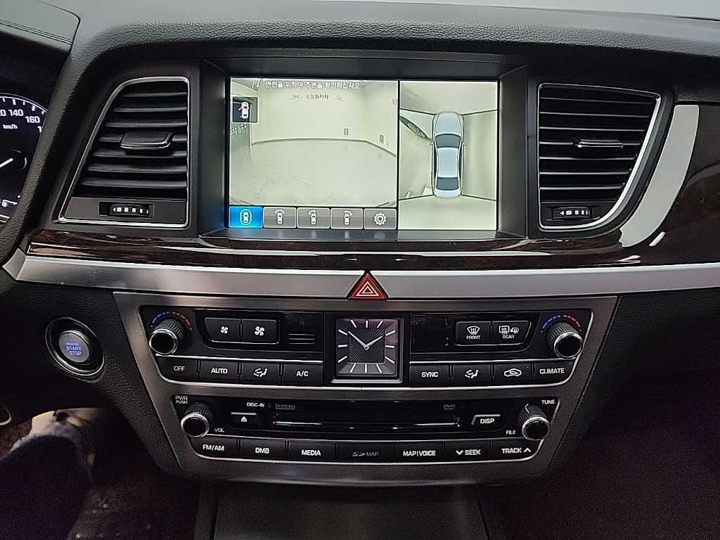 HYUNDAI Genesis - Vista 10