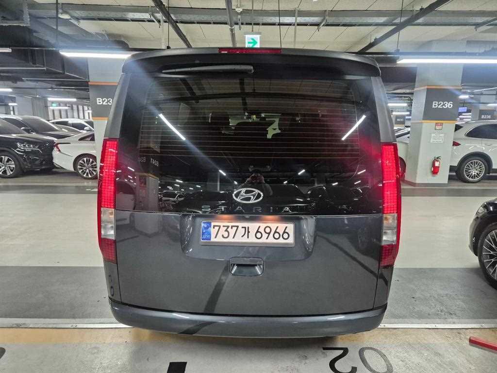 HYUNDAI Staria - Vista 4