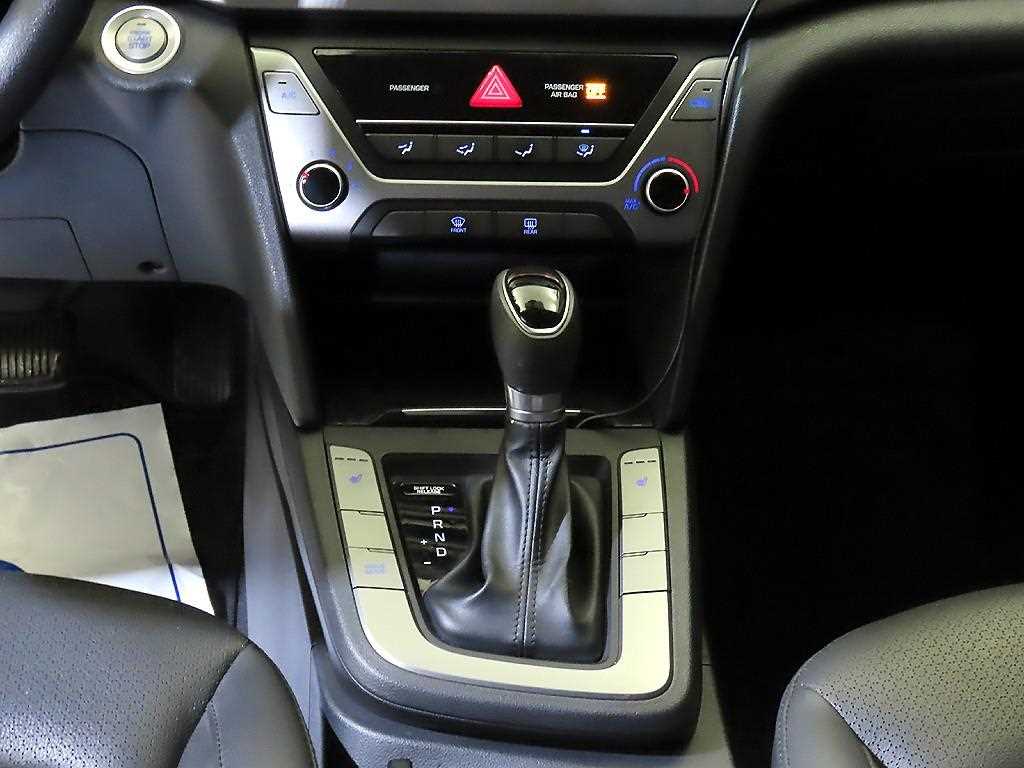 HYUNDAI Avante - Vista 12