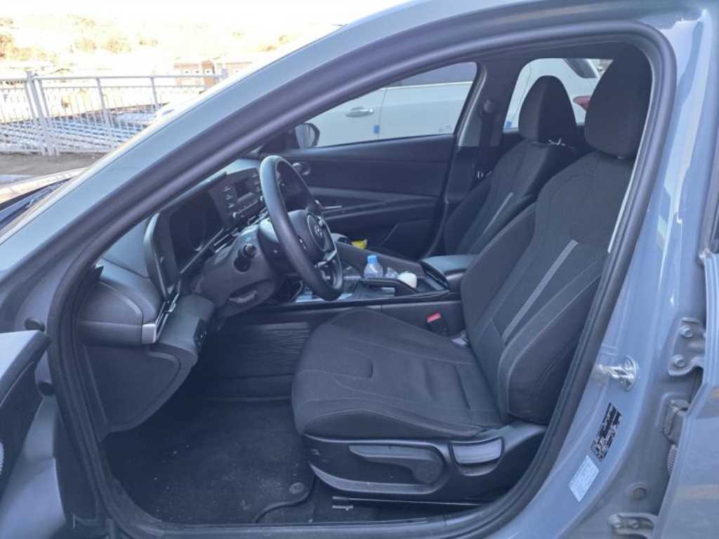 HYUNDAI Avante - Vista 8