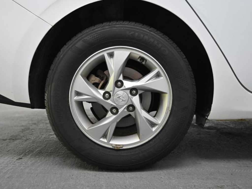 HYUNDAI Avante - Vista 5