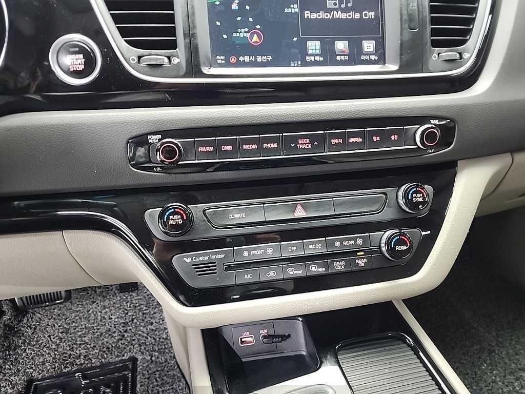 KIA Carnival - Vista 10