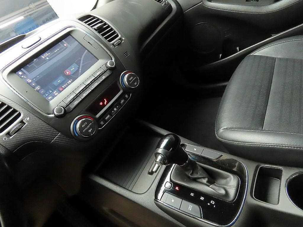 KIA K3 2018 Blanco - Importación desde Corea - HF Imports Iquique - Foto 18