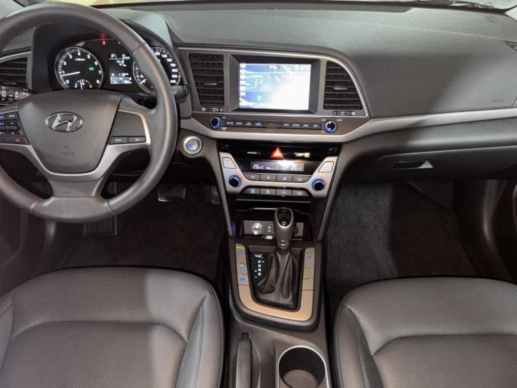 HYUNDAI Avante - Vista 6